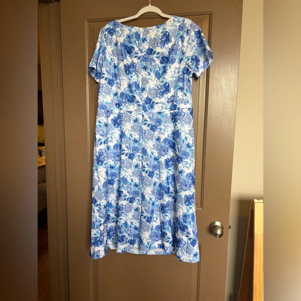 LONDON TIMES COLLEEN IN WATERCOLOR BOUQUET SIZE 14W